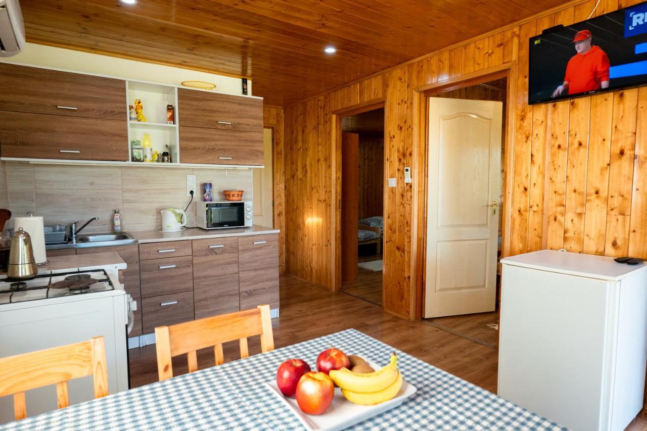 Tennis Guesthouse Ordacsehi ภายนอก รูปภาพ