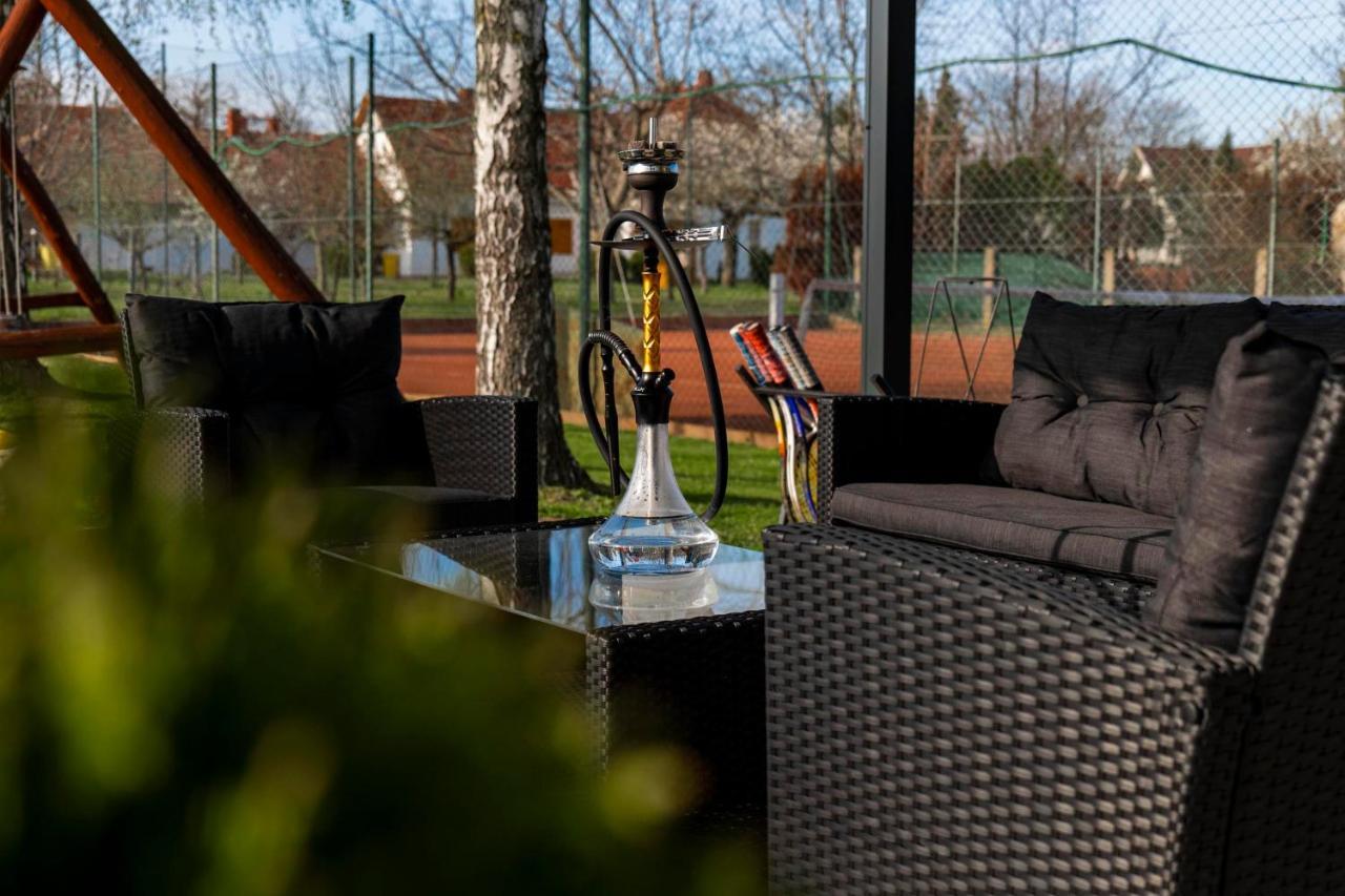 Tennis Guesthouse Ordacsehi ภายนอก รูปภาพ