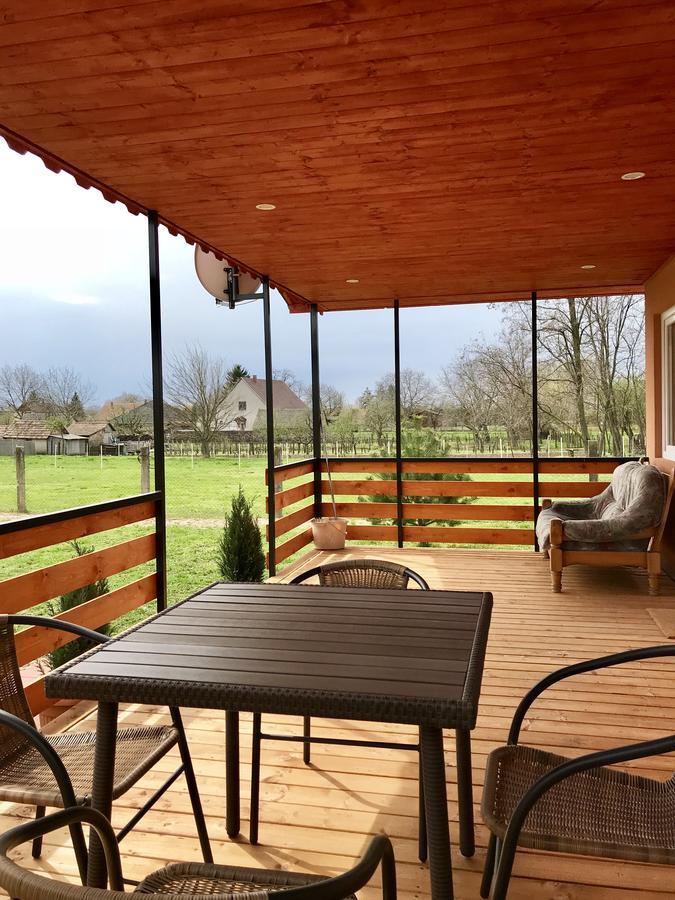 Tennis Guesthouse Ordacsehi ภายนอก รูปภาพ